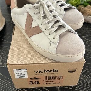 Victoria Berlin Sneaker Shoes Suede & Leather Beige White. Color Cuarzo
